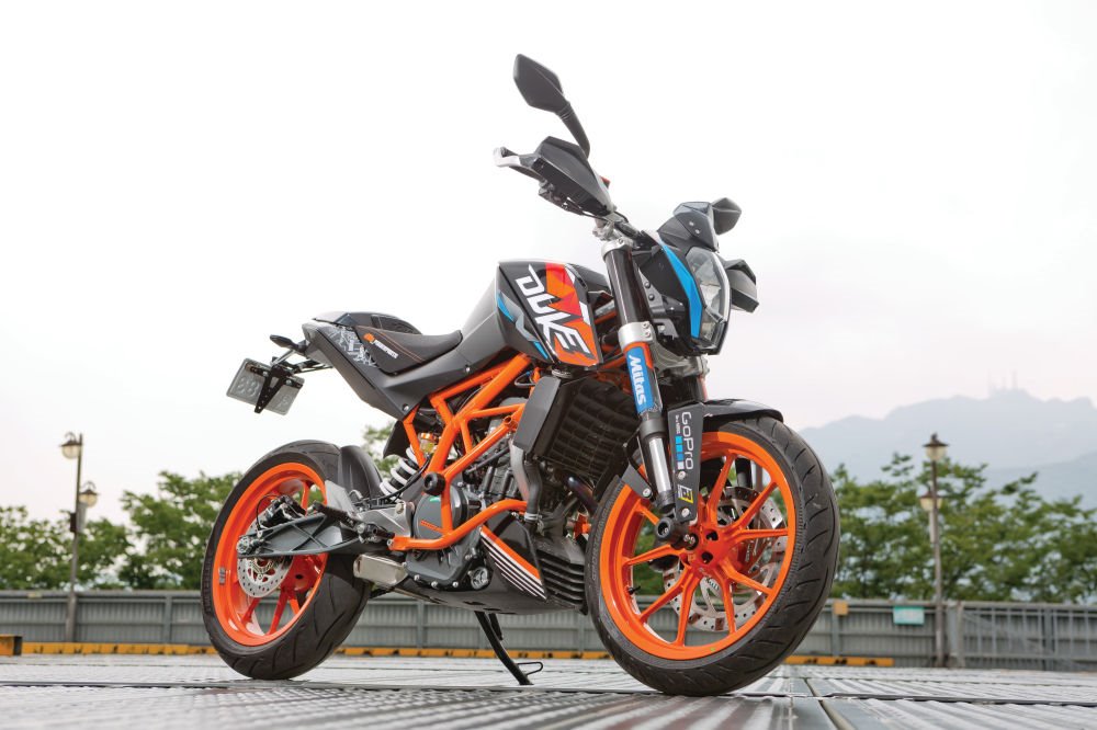 싱글 스포츠 네이키드의 정수, KTM 390 DUKE