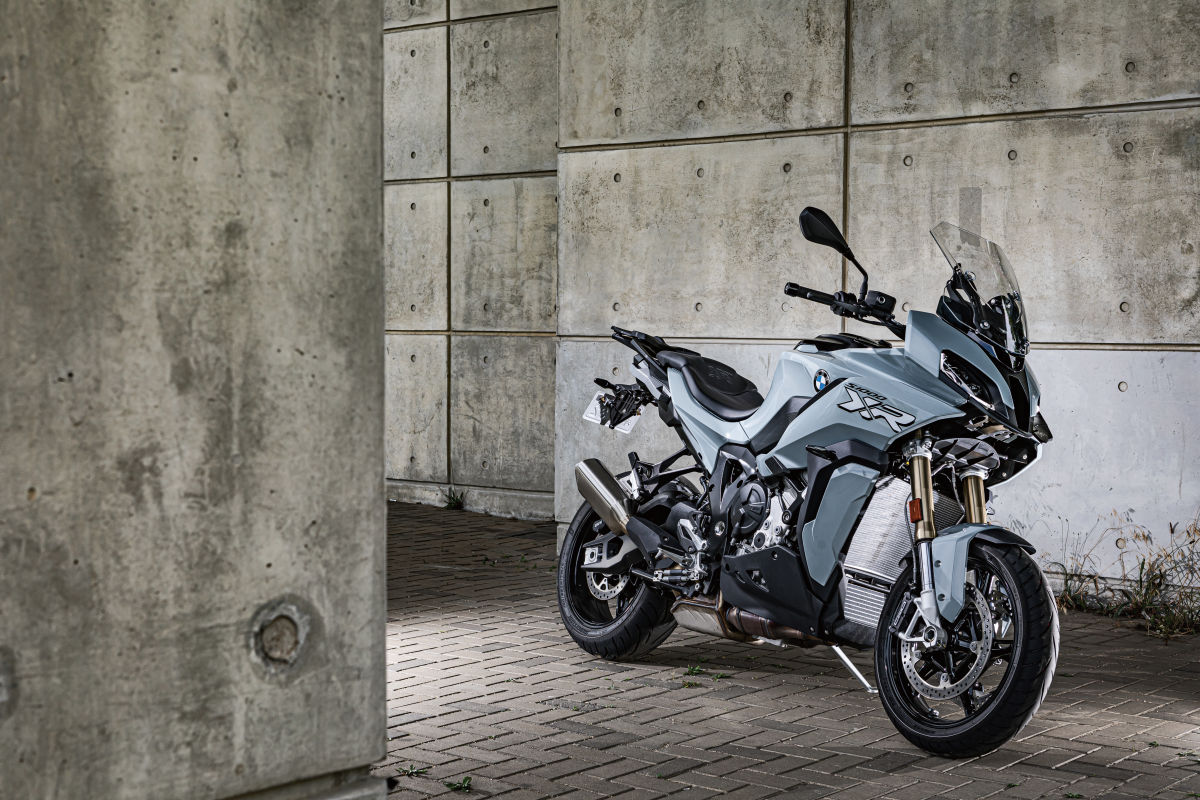 4기통 엔진의 노랫소리, BMW S 1000 XR