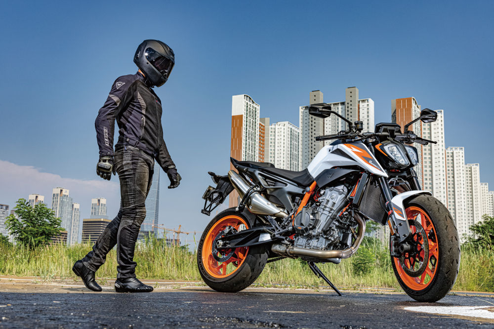 큰 그림의 완성, KTM 890 듀크 R