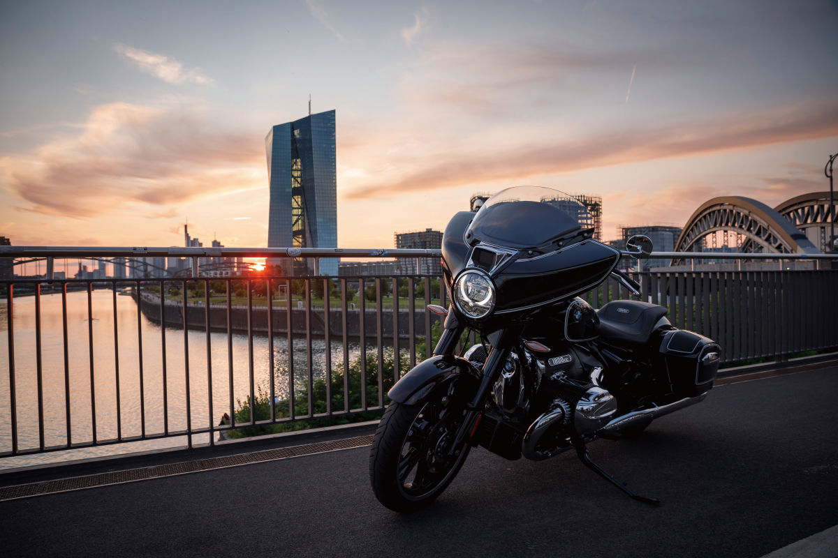 태풍의 눈이 될 배거, BMW R 18 B