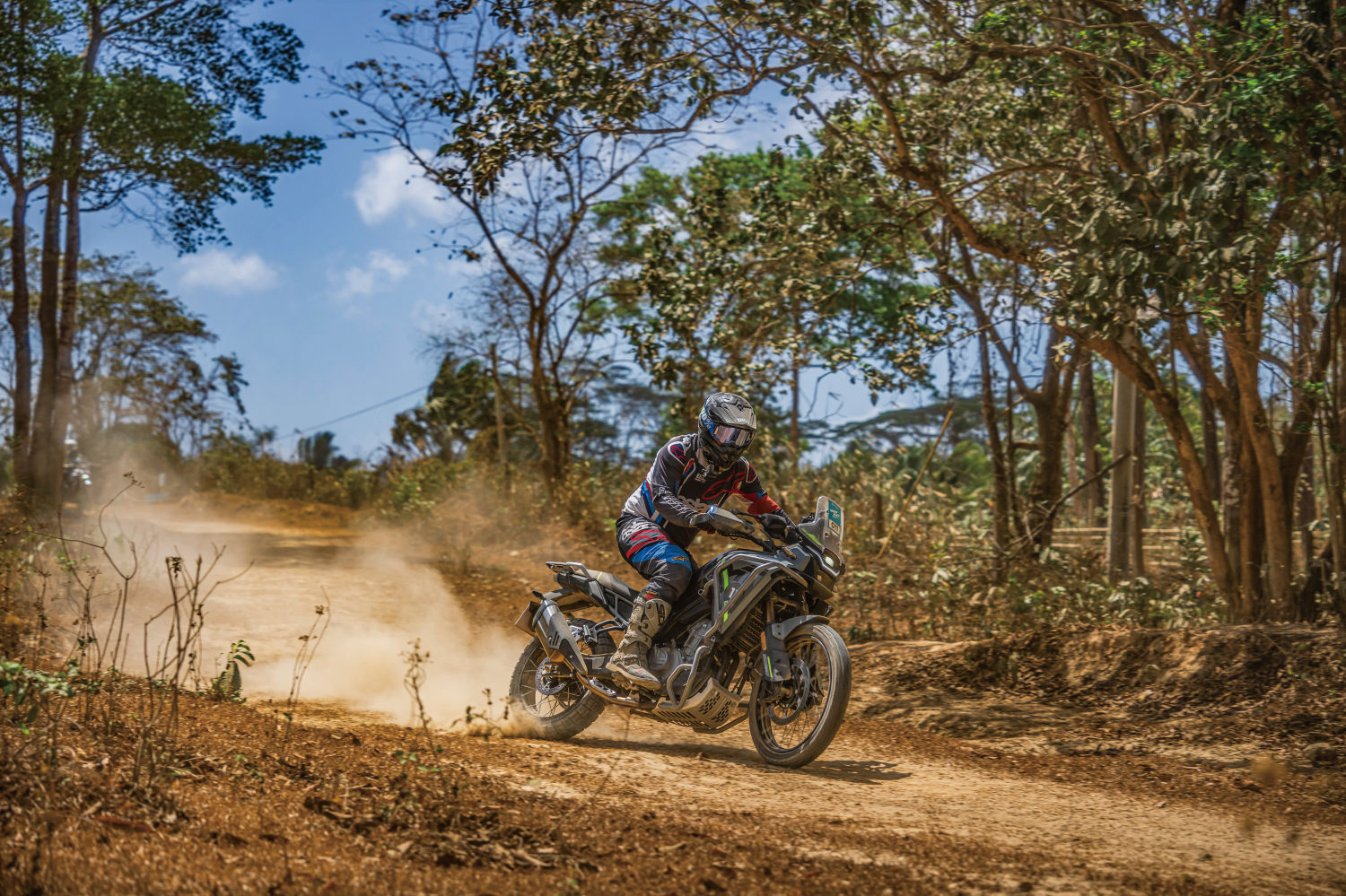 게임체인저 CFMOTO 450MT