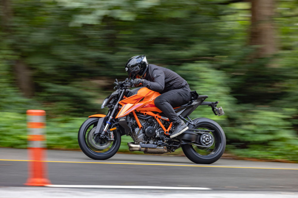 압도적인 성능, 비스트의 재탄생. KTM 1390 슈퍼 듀크 R EVO