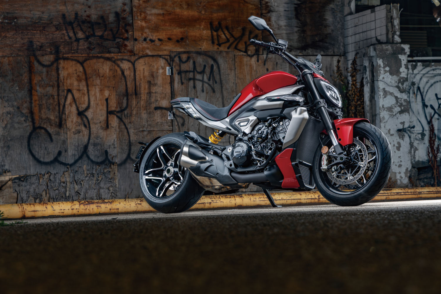 경계를 허무는 크루저, 두카티 X DIAVEL V4