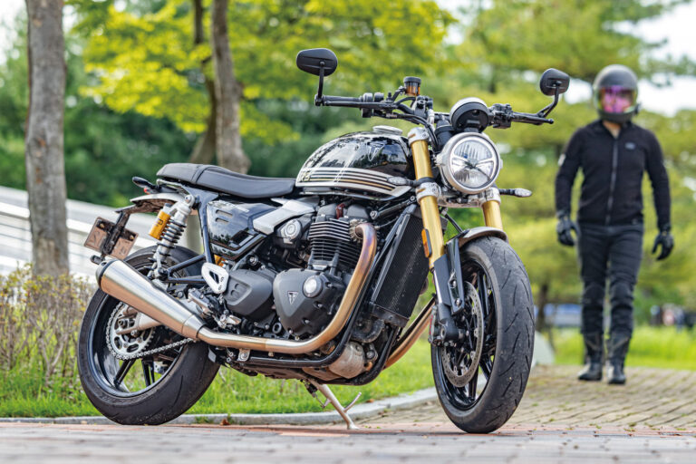 훌리건을 위한 클래식, 트라이엄프 스피드 트윈 1200 RS